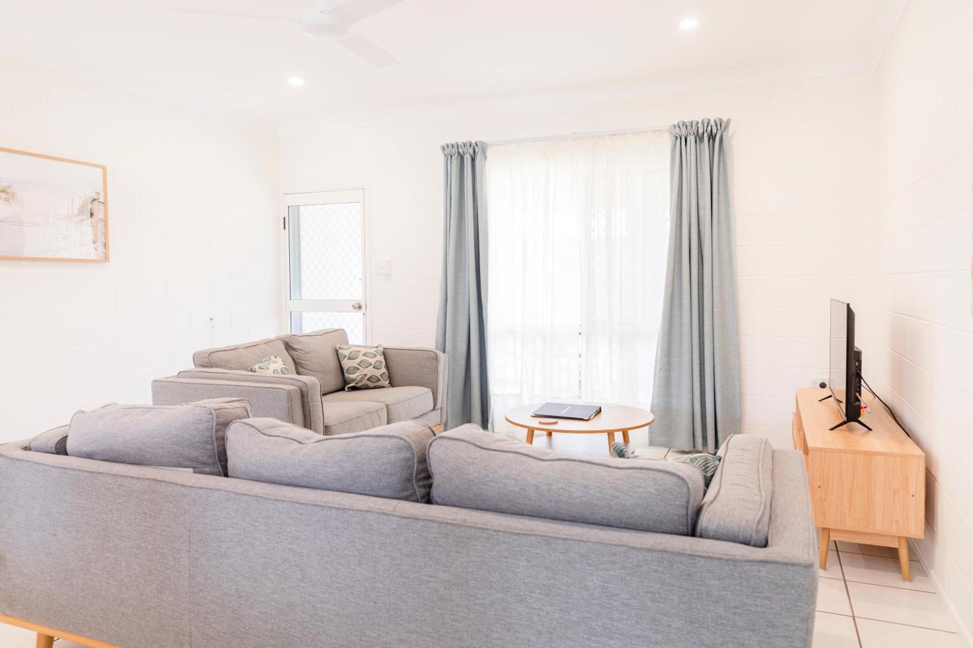 Palm View Holiday Apartments Bowen Exterior foto