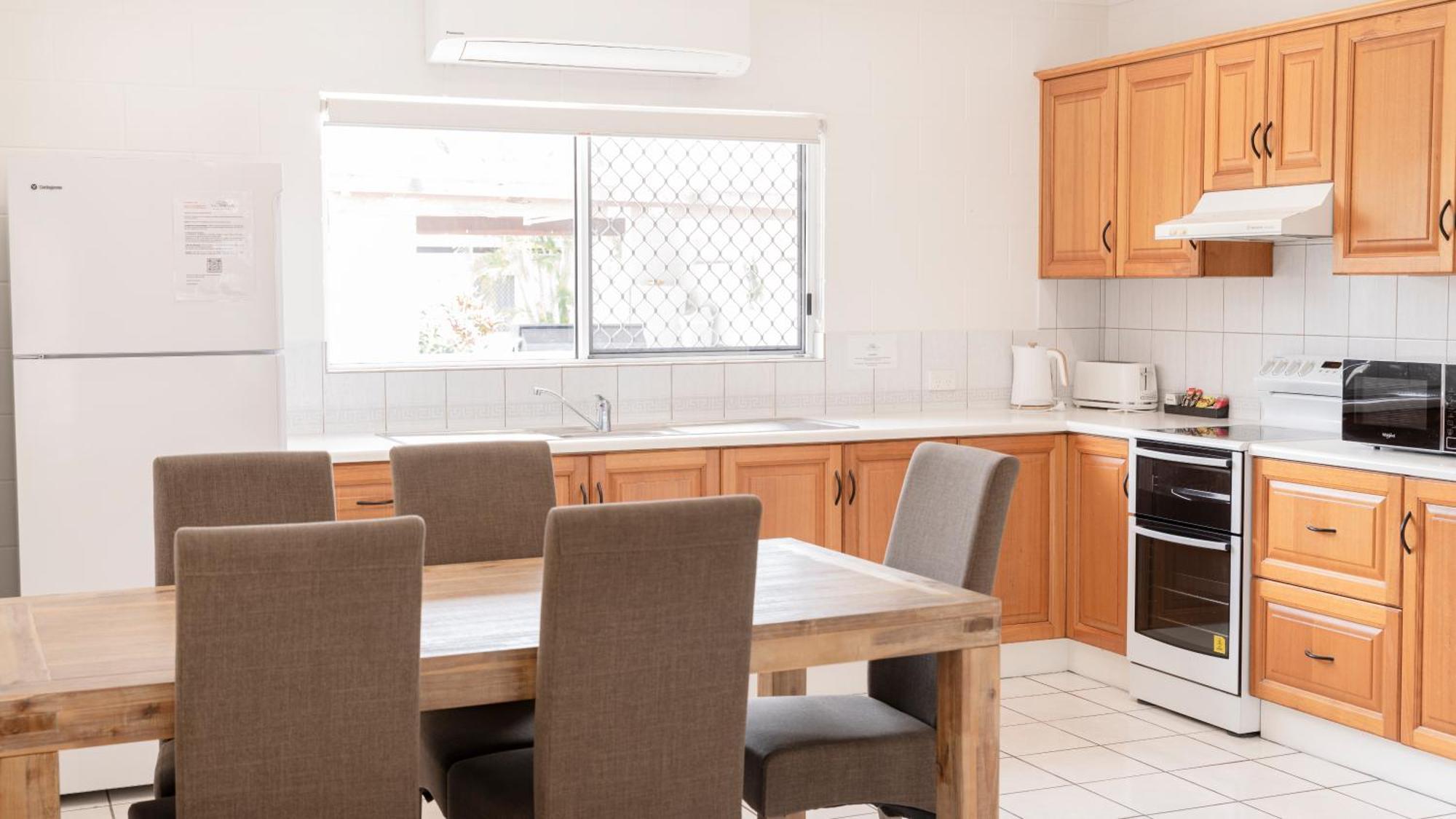 Palm View Holiday Apartments Bowen Exterior foto