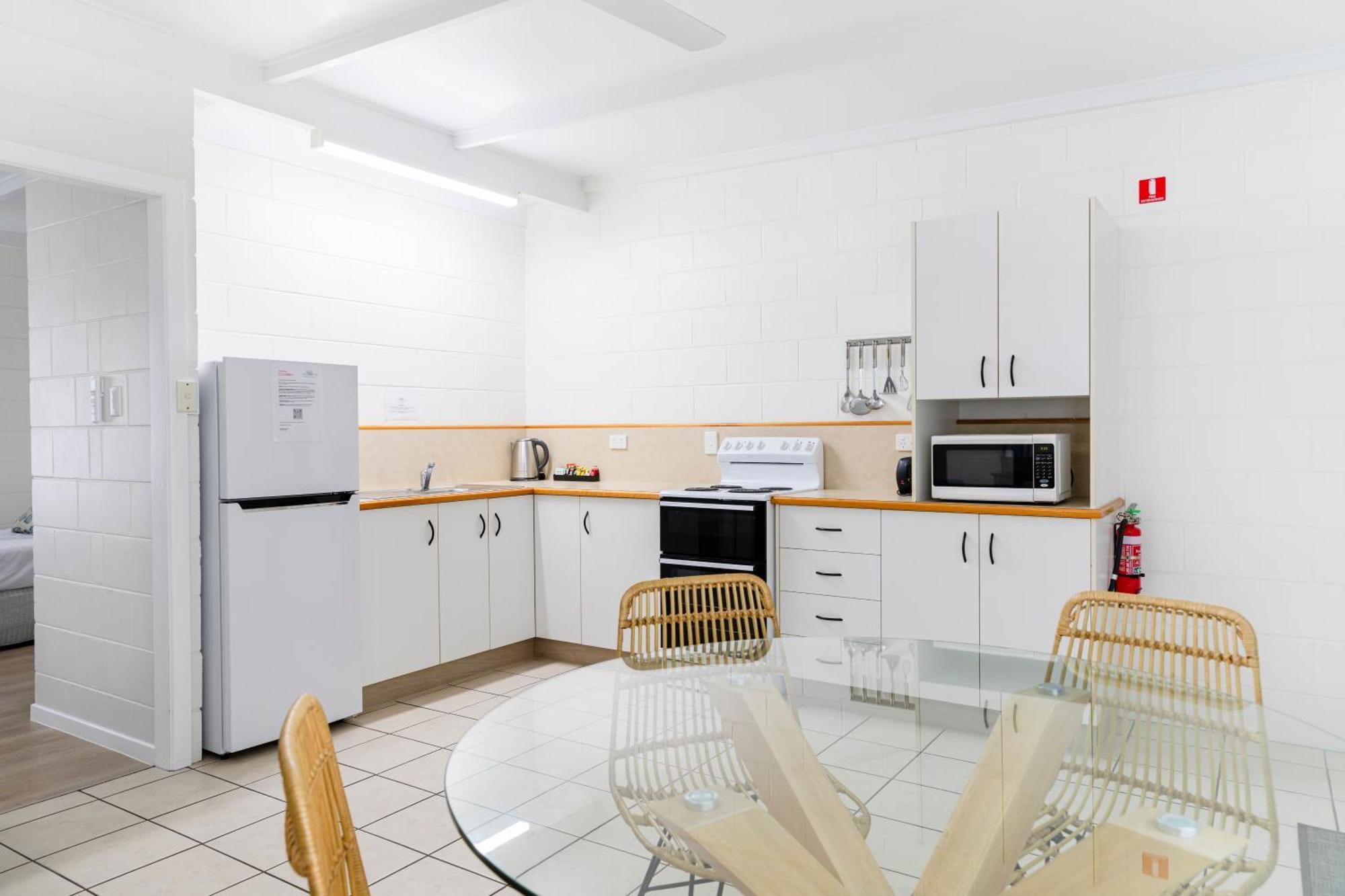 Palm View Holiday Apartments Bowen Exterior foto