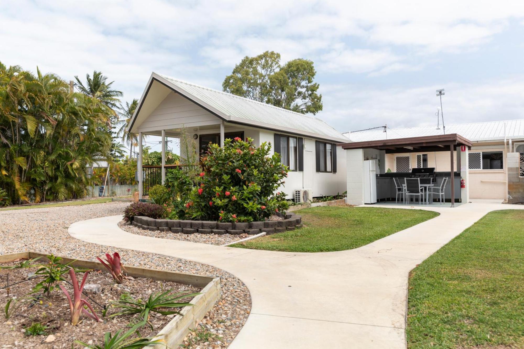 Palm View Holiday Apartments Bowen Exterior foto