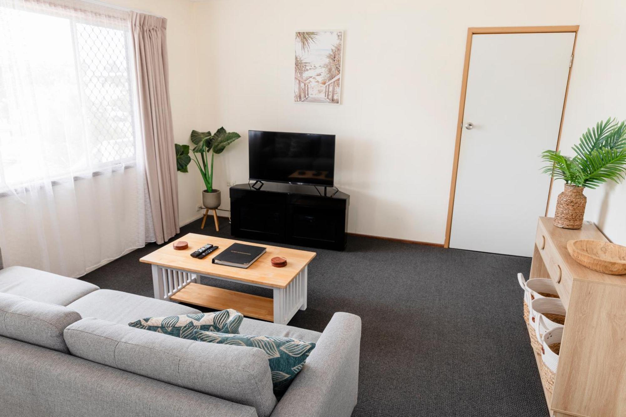 Palm View Holiday Apartments Bowen Exterior foto