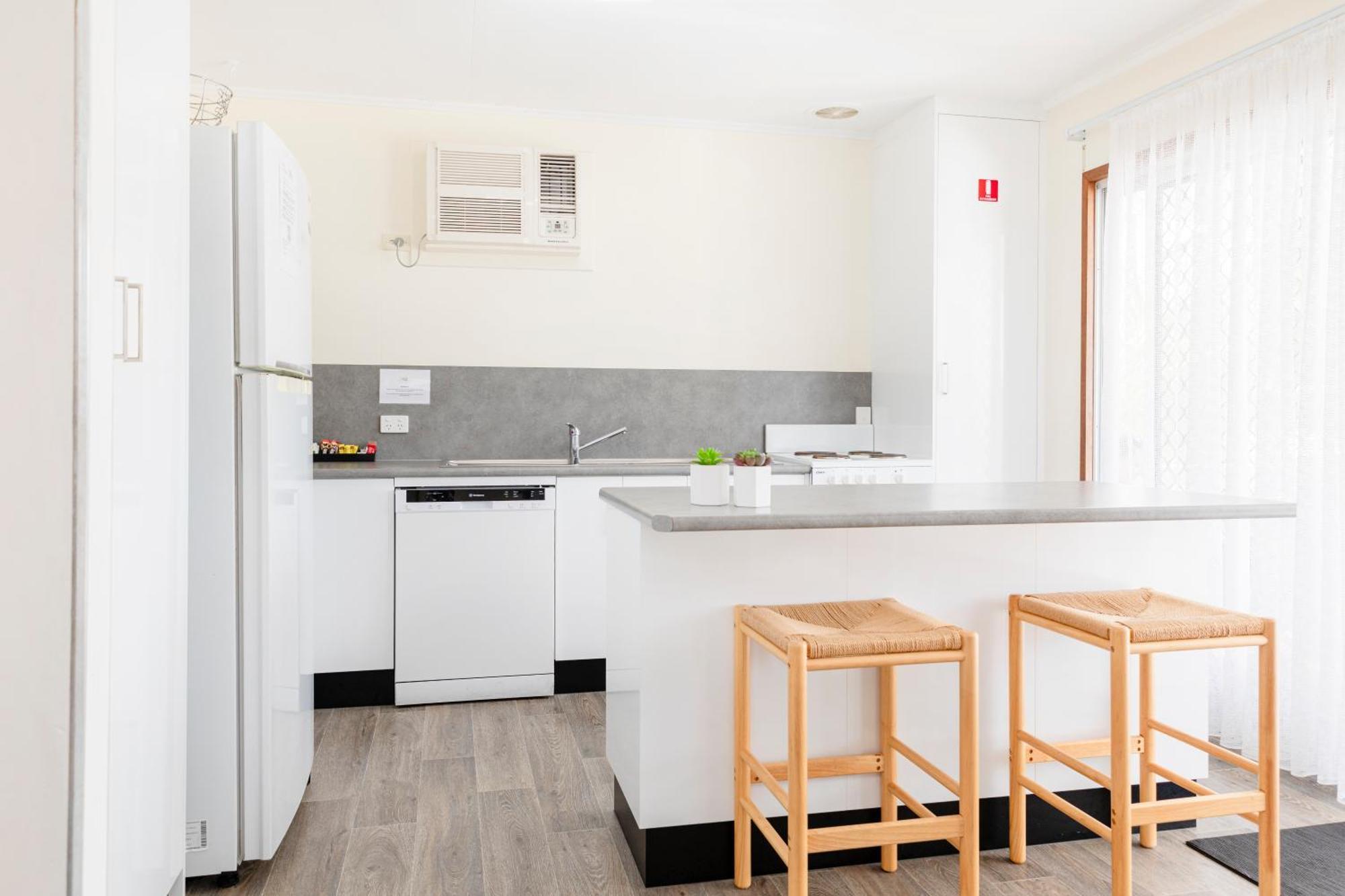 Palm View Holiday Apartments Bowen Exterior foto