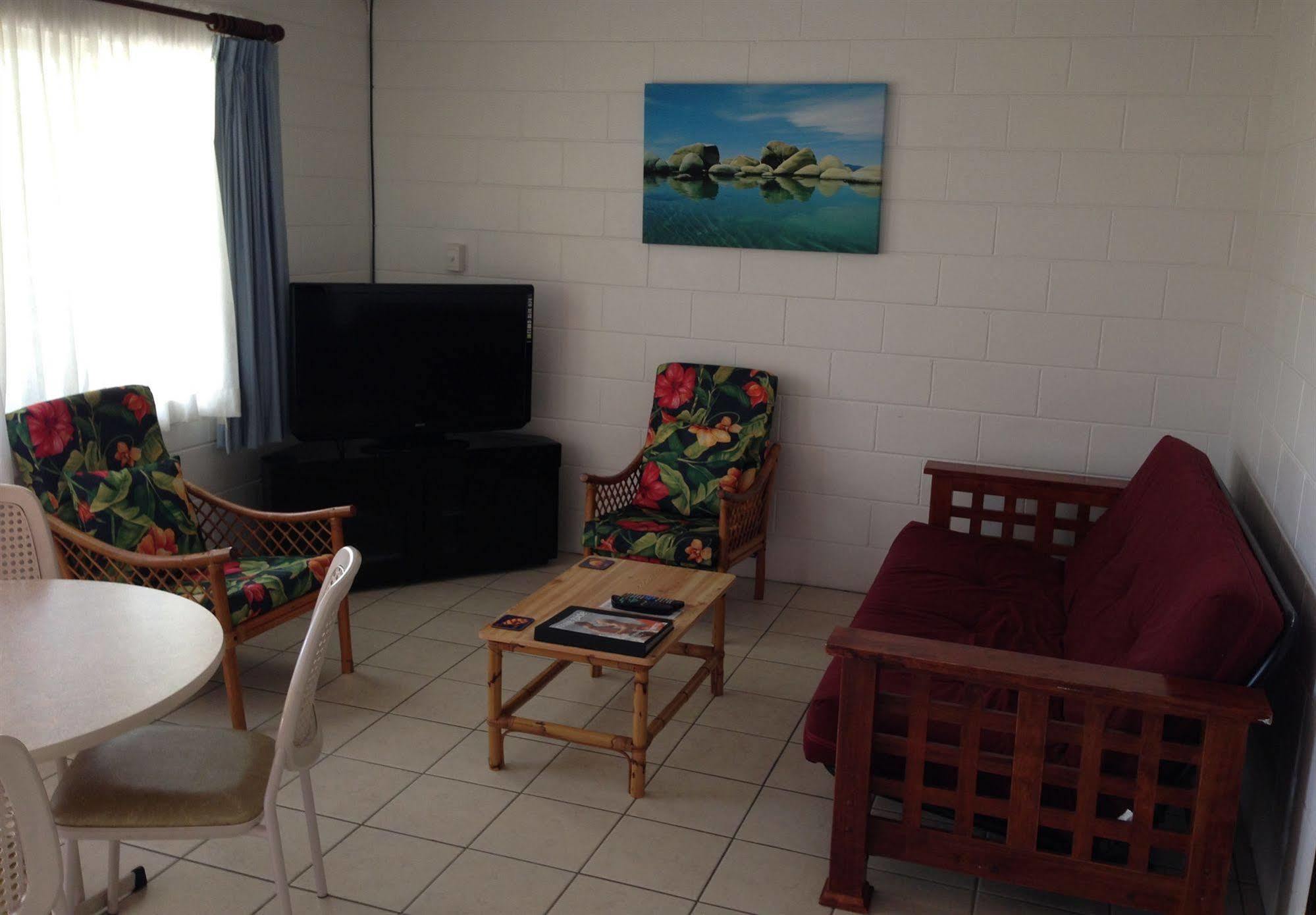 Palm View Holiday Apartments Bowen Exterior foto